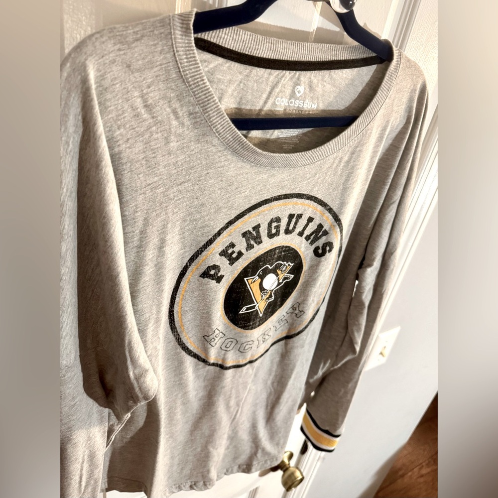 Women’s Pittsburgh Penguins Long Sleeve Gray T-Shirt Striped Cuffs NHL Size XL - Picture 2 of 10